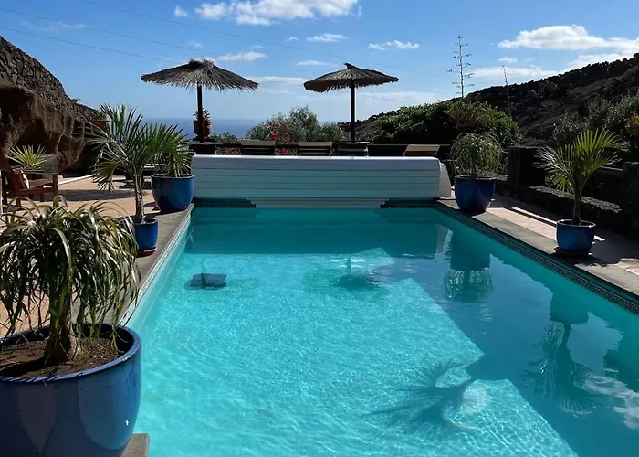 Villa Castillo Antonia Executive With Heated Pool